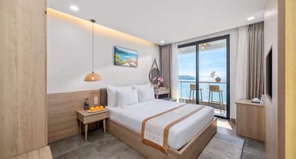 Nguyen Gia Hotel Room Type - Deluxe Double Room with Balcony and Ocean View Nguyen Gia Hotel Room Type - Deluxe Double Room with Balcony and Ocean View