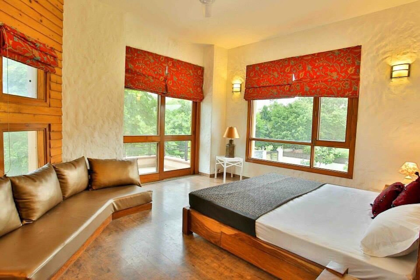 Vintage Villa - Tap to explore photos