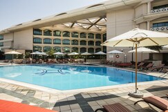  Movenpick Grand Al Bustan