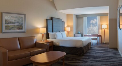 Prestige Harbourfront Resort, BW Premier Collection Room Type - Accessible - 1 Queen, Mobility Accessible, Bathtub, Sofabed, Lake View, Patio, Non-Smoking Prestige Harbourfront Resort, BW Premier Collection Room Type - Accessible - 1 Queen, Mobility Accessible, Bathtub, Sofabed, Lake View, Patio, Non-Smoking