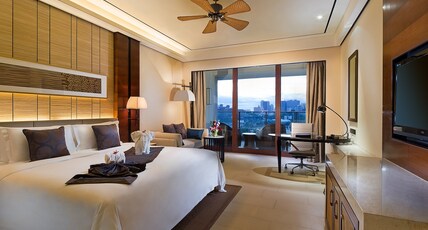 Crowne Plaza SANYA CITY CENTER  Room Type - 1 King Standard Bay View Smoking