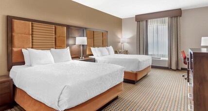 Best Western Plus Hinton Inn & Suites Room Type - Accessible - 2 Queen, Mobility Accessible, Bathtub, Non-Smoking, Full Breakfast