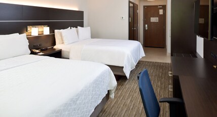 Holiday Inn Express & Suites Pueblo Room Type - 2 Queen Beds Suite Sofa Bed