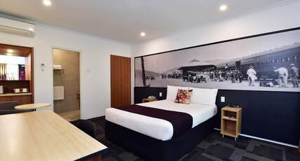 Mercure Alice Springs Resort Room Type - Standard Room with 1 Queen Size Bed