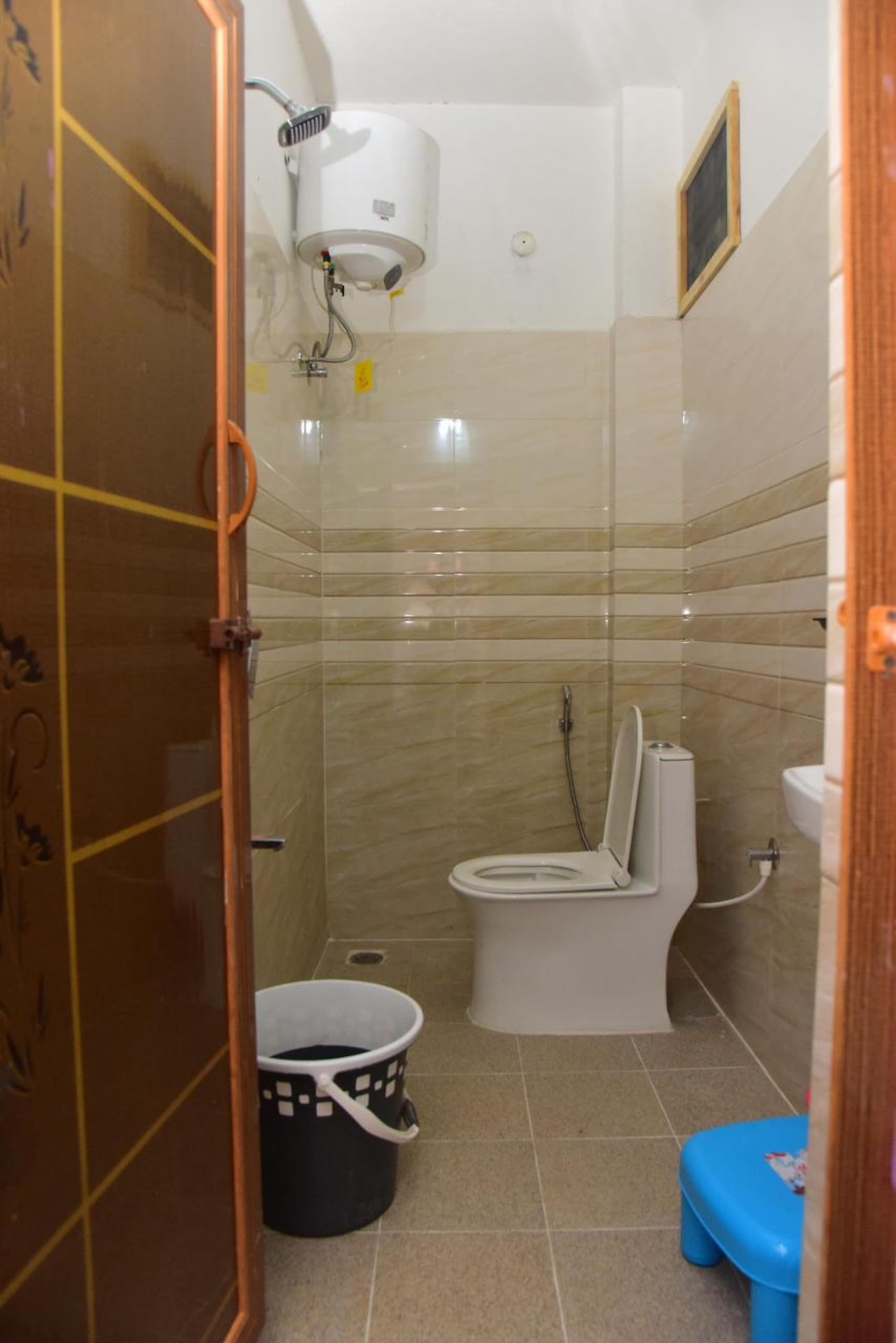 Happy Homestay 2bhk - Tap to explore photos