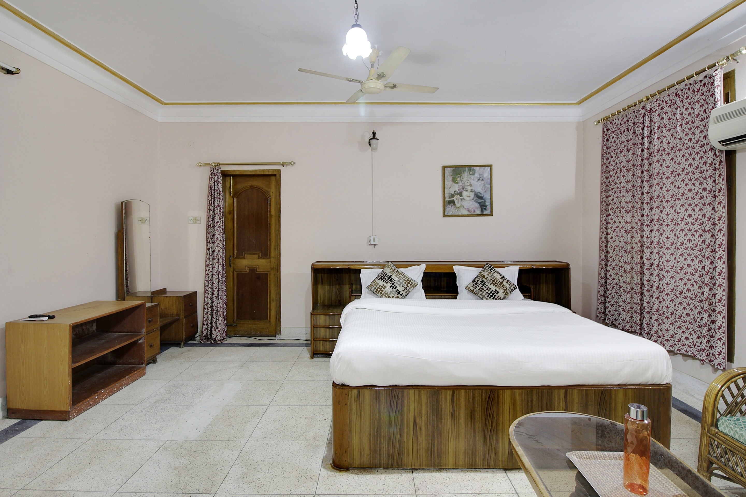 Hotel O Pogl Brahmaputra Guest House - Tap to explore photos