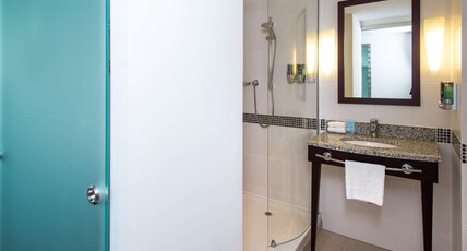 Hampton by Hilton Liverpool City Center Room Type - QUEEN ROOM NON SMOKING