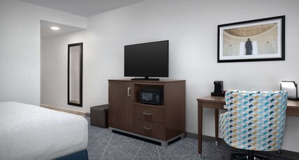 Hampton Inn by Hilton Washington DC NoMa Union Station Room Type - 1KING W FRIDGE NONSMOKING