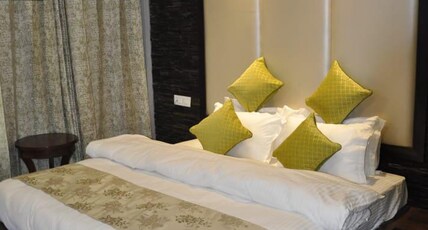 SARTAJ - THE CROWN Room Type - Luxury room