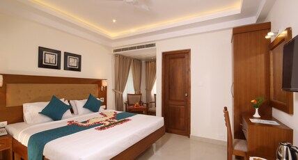 Hotel Vishnu Inn Room Type - Deluxe Room