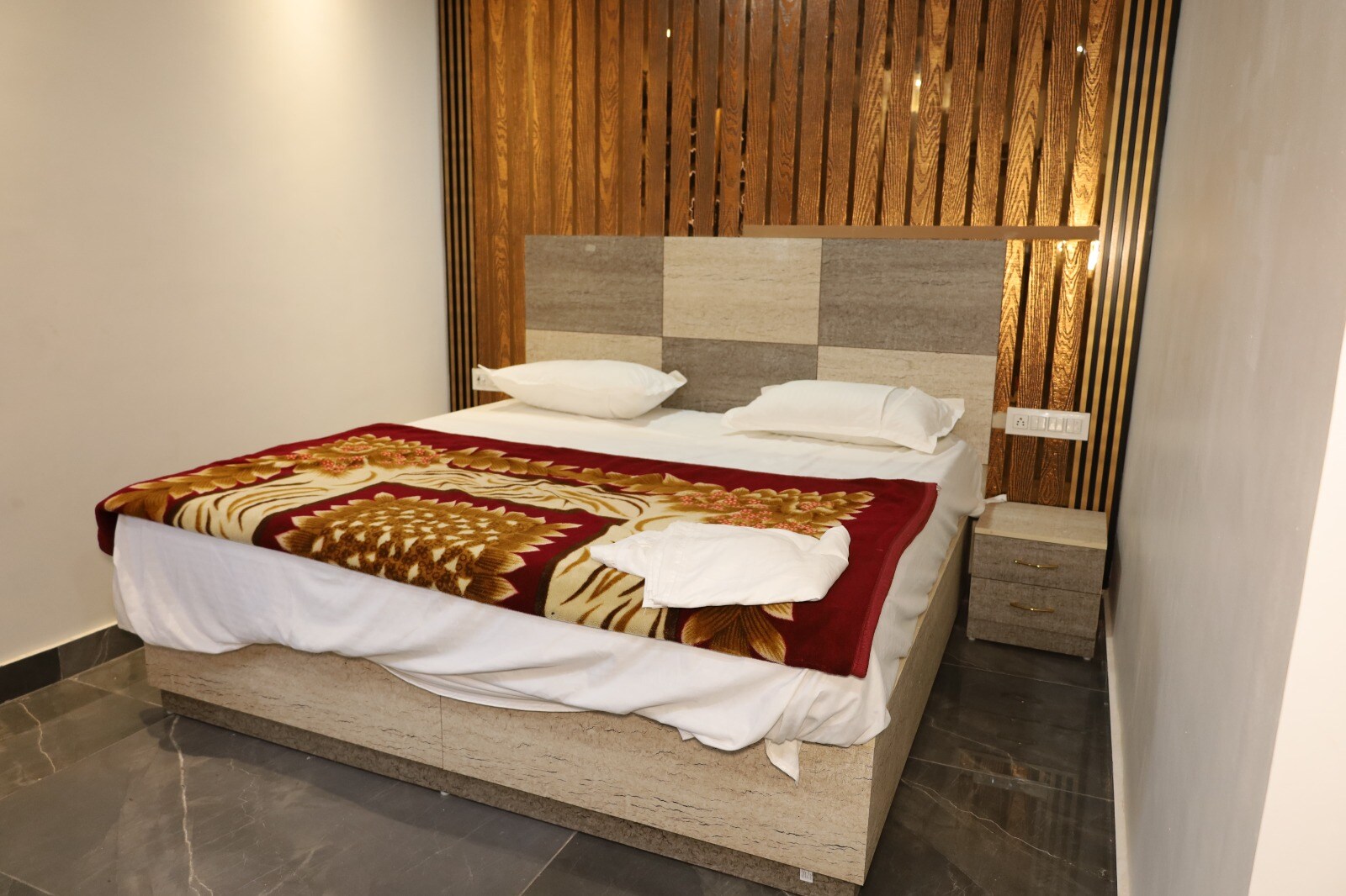 Moon star home stay - Tap to explore photos