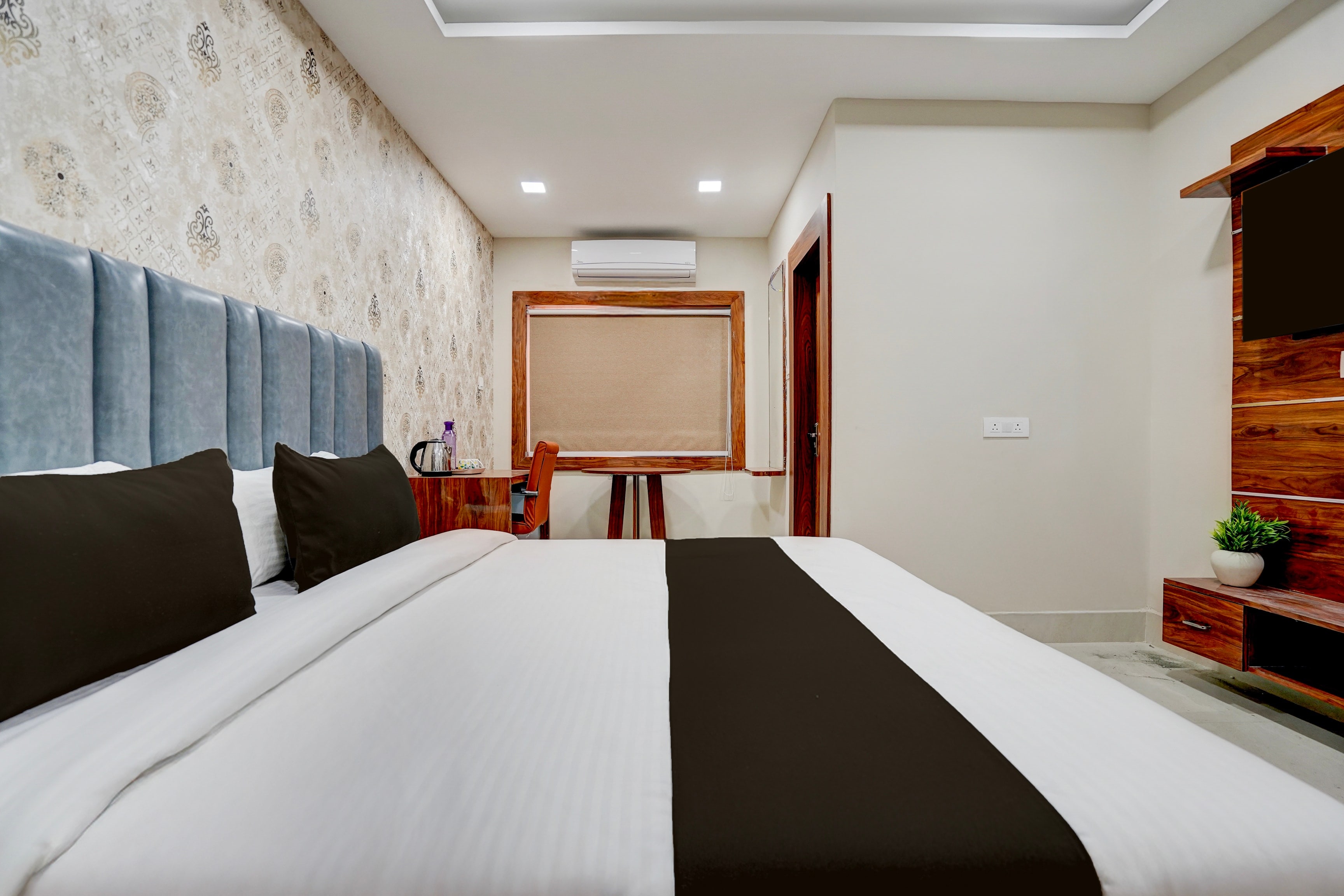 Super Collection O AIIMS Bhubaneshwar - Tap to explore photos