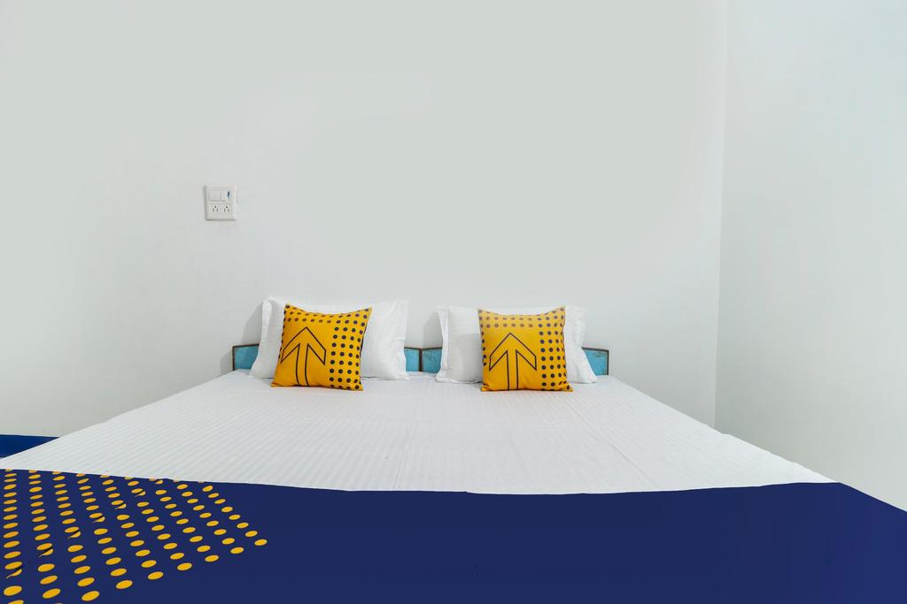 Hotel Arjuna - Tap to explore photos