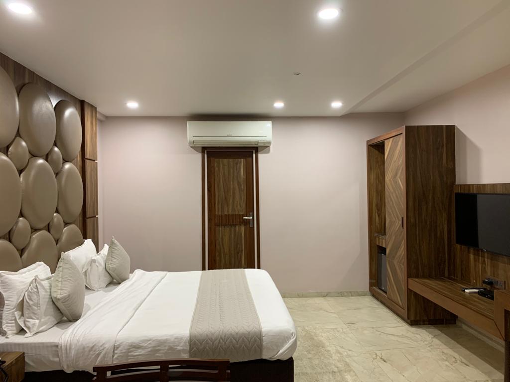 Hotel Radhe - Tap to explore photos