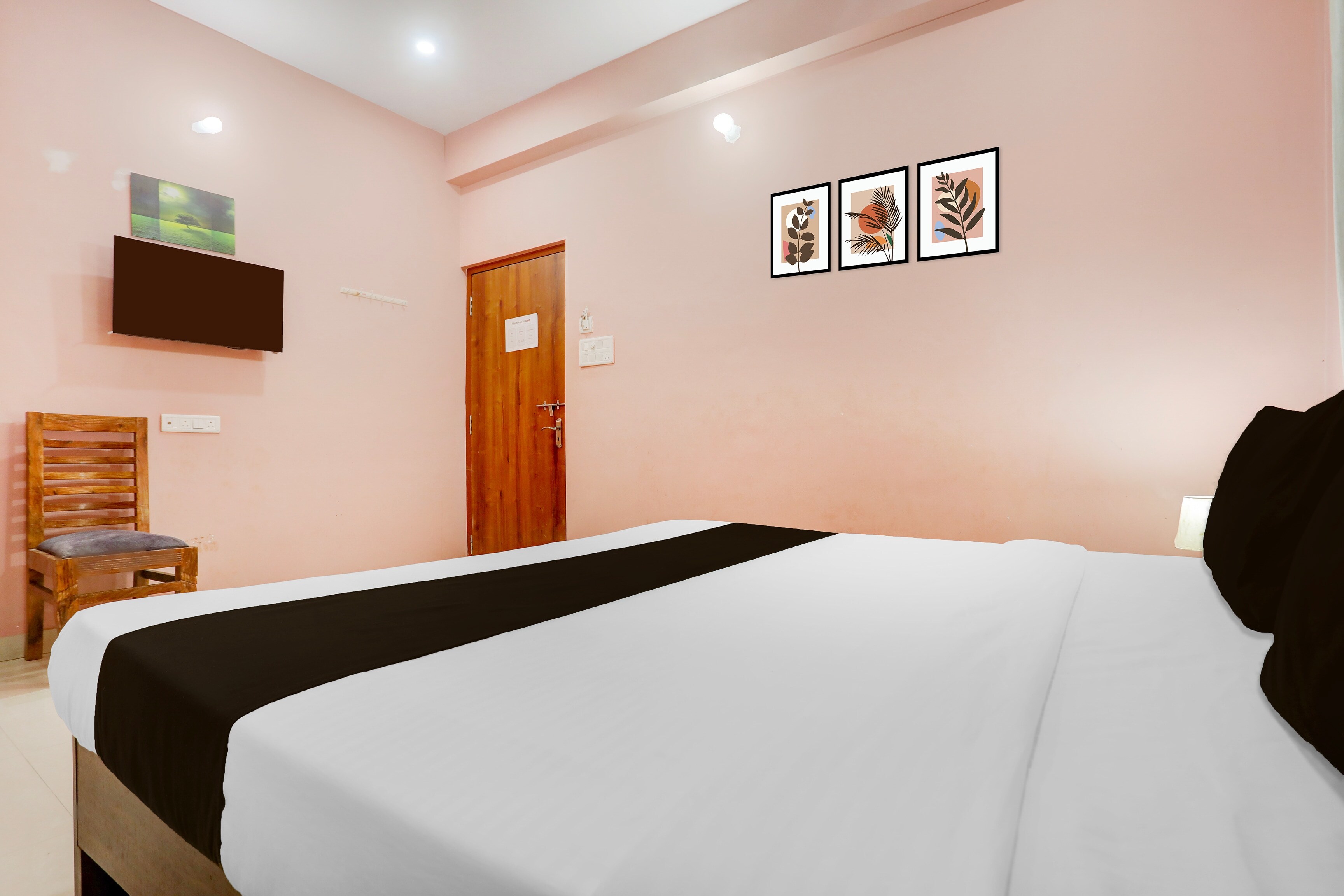 Hotel O IIT Varanasi Formerly Shree Gopal Upwan - Tap to explore photos