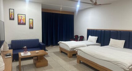 Hotel Royal Inn Room Type - Deluxe Triple Room