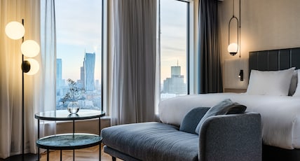 Crowne Plaza WARSAW - THE HUB Room Type - 1 Queen Premium Lounge Access