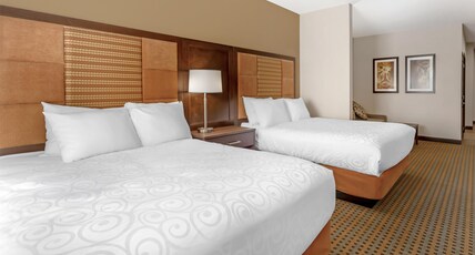 Best Western Plus Hinton Inn & Suites Room Type - 2 Queen Beds, Non-Smoking, Kitchenette, 50 Inch Led Television, Sofabed, Full Breakfast