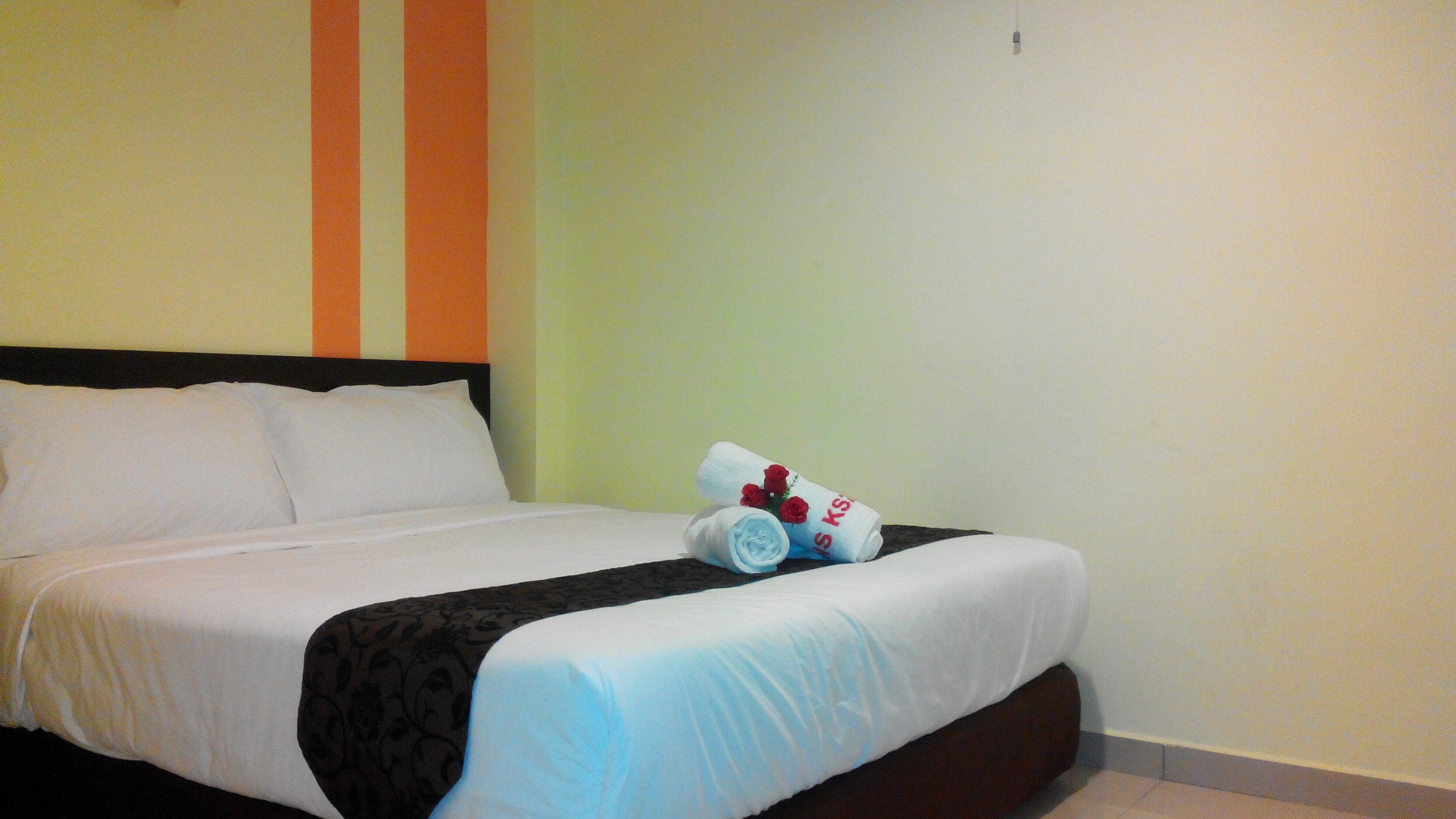Sun Inns Hotel Pasir Penambang - Tap to explore photos