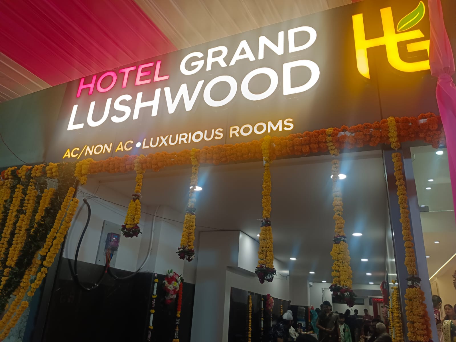 Hotel Grand Lushwood - Tap to explore photos
