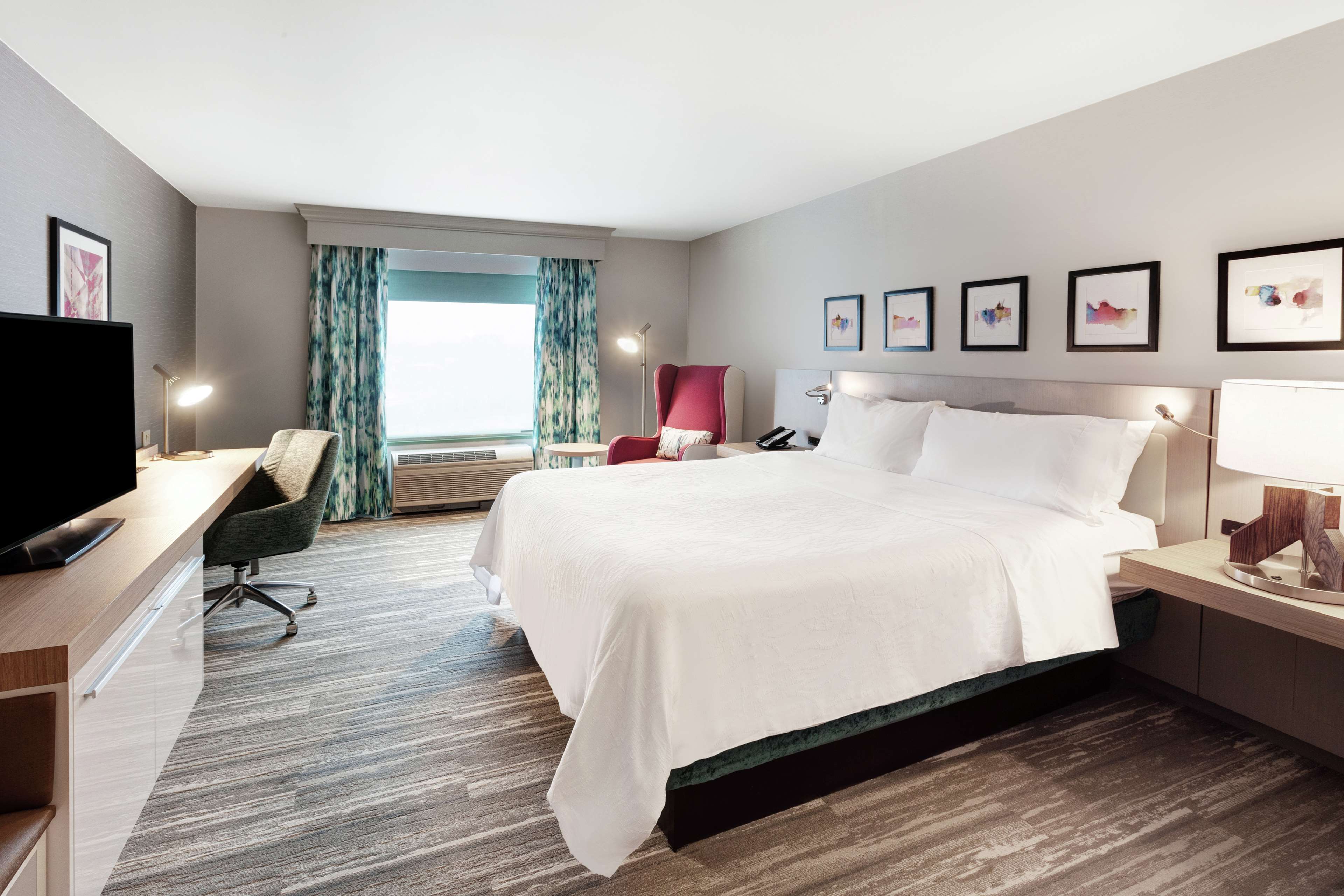 Hilton Garden Inn Chicago North Shore/Evanston - Tap to explore photos