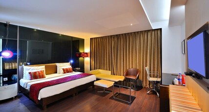 HOTEL THE GAUR Room Type - Luxury Suite with Bathtub