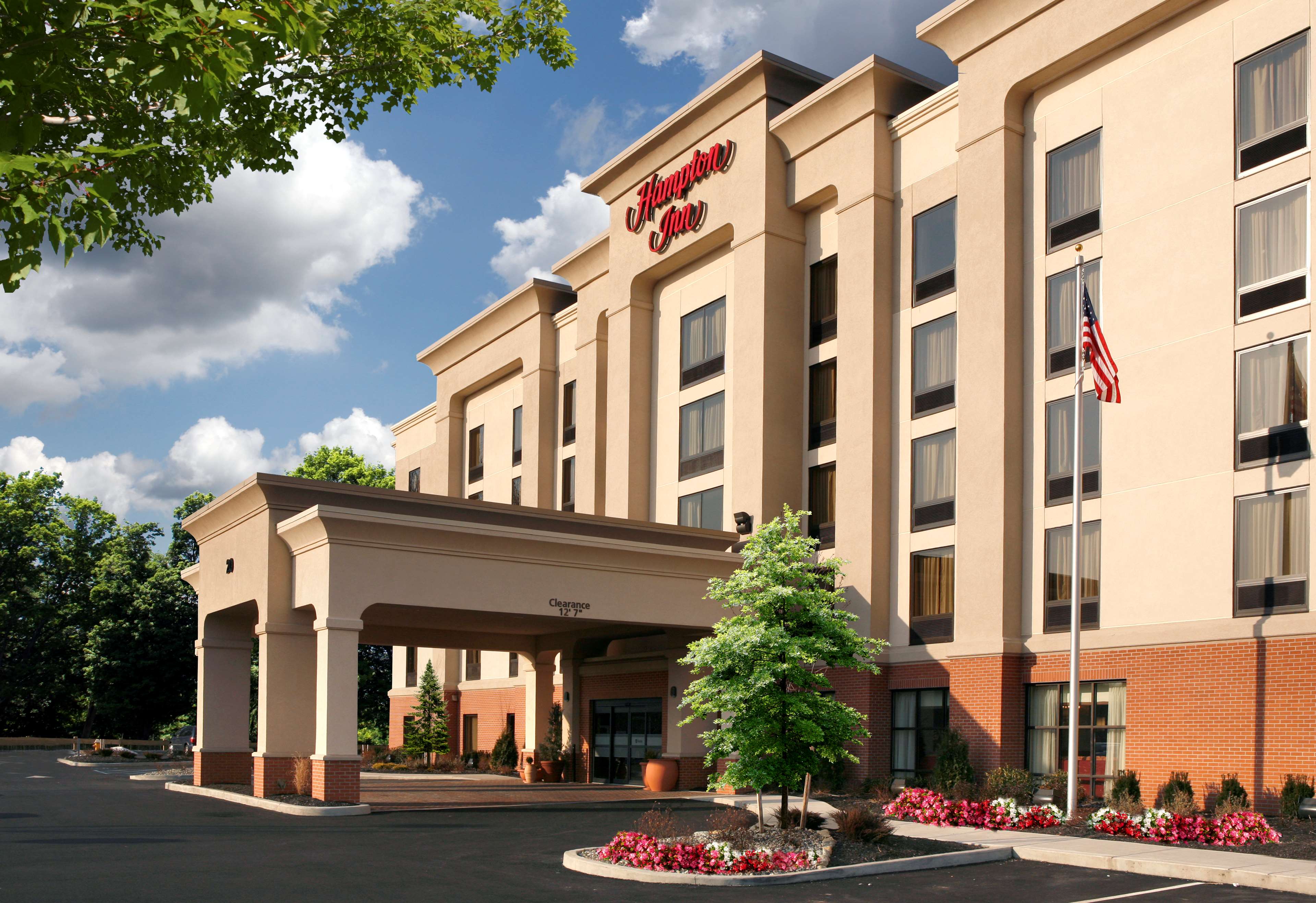 Hampton Inn by Hilton Springfield South Enfield - Tap to explore photos