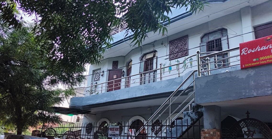 Roshan Taj Guest House - Tap to explore photos