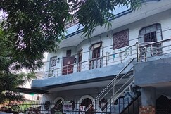 Roshan Taj Guest House