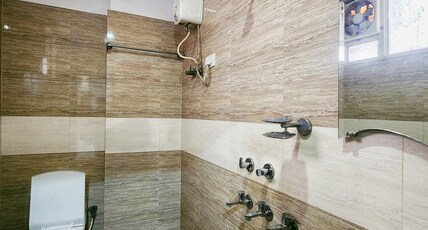 Hotel Shivans Palace Room Type - Deluxe Double Bedroom