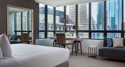 The Marquette Hotel, Curio Collection by Hilton Room Type - PREMIUM CORNER KING ROOM