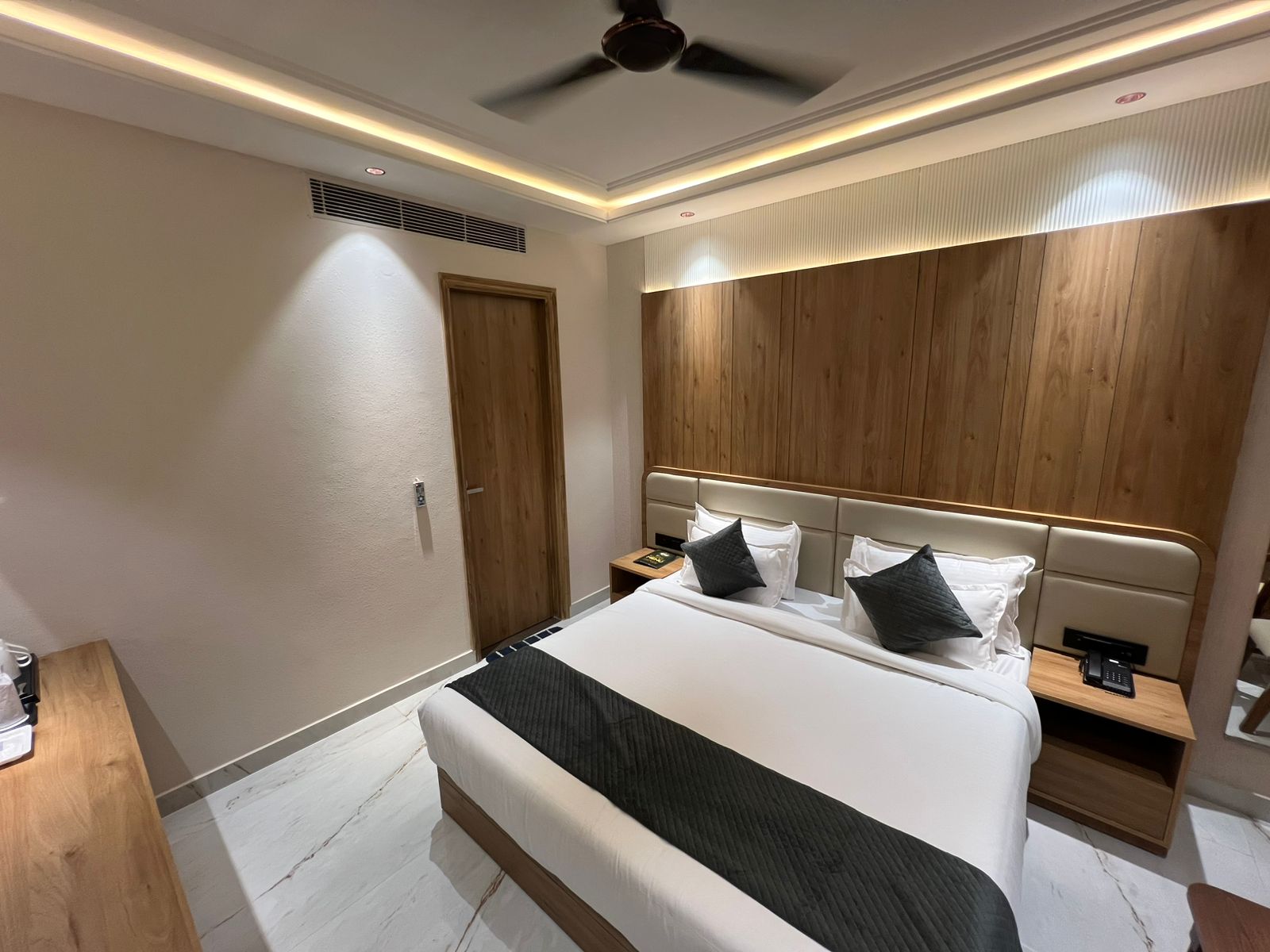 CHANDRA VILAS PALACE HOTEL AND RESORT - Tap to explore photos