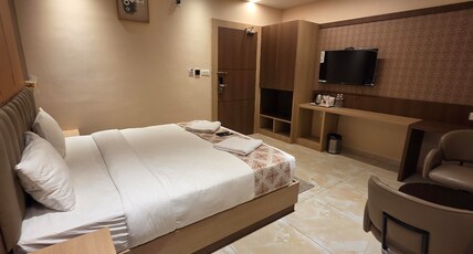 Hotel Vaishno Regal Room Type - Super Deluxe Room with King Size Bed