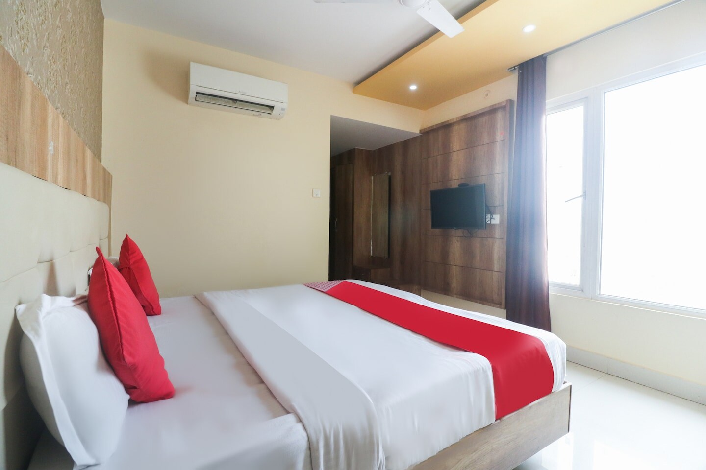 Hotel Shweta Residency - Tap to explore photos