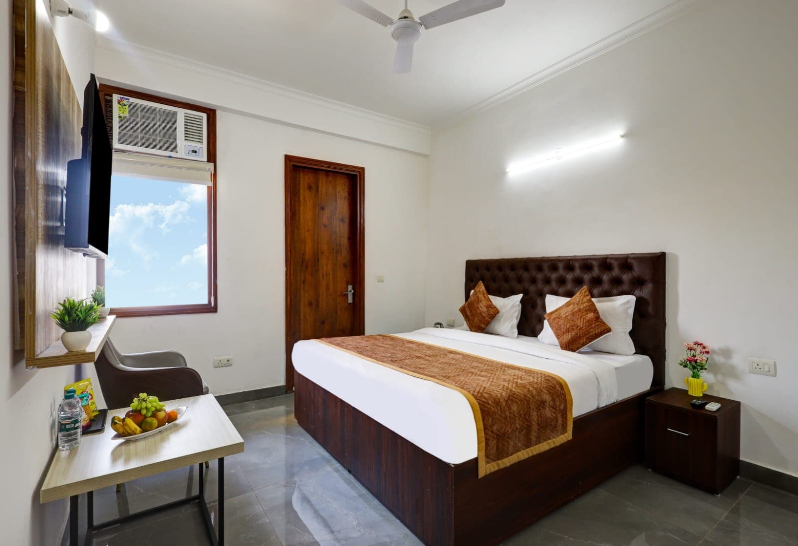 La Corporate Suite Noida - Tap to explore photos