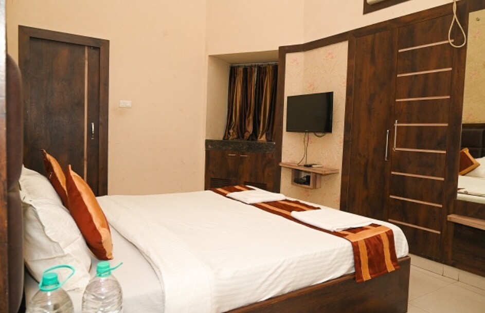 Hotel Neelam - Tap to explore photos