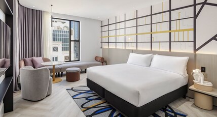 Hotel Indigo MELBOURNE LITTLE COLLINS Room Type - 1 King Standard Corner