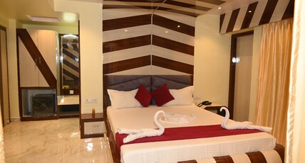 Hotel Mannat International Room Type - Queen Deluxe Room