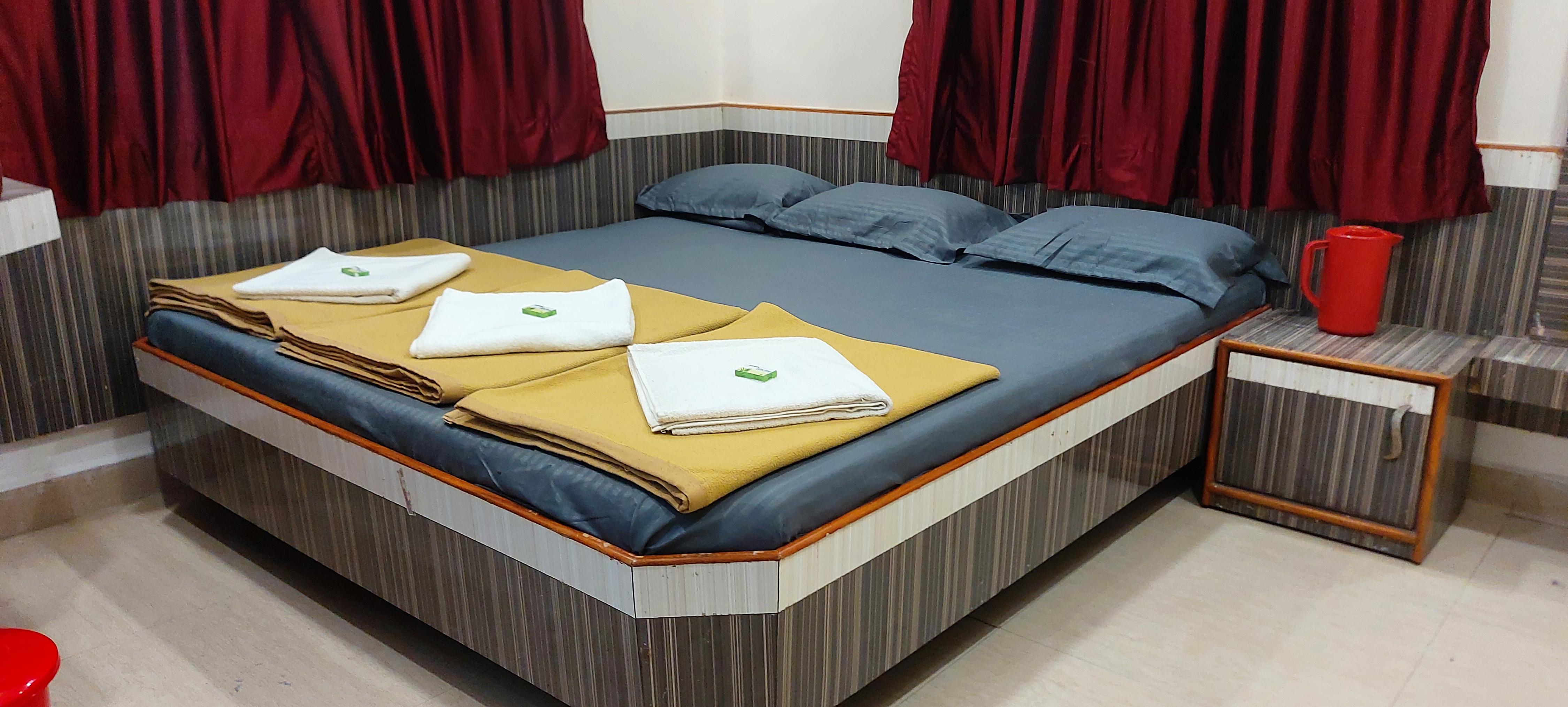 hotel sai raghunandan, Shirdi - Tap to explore photos