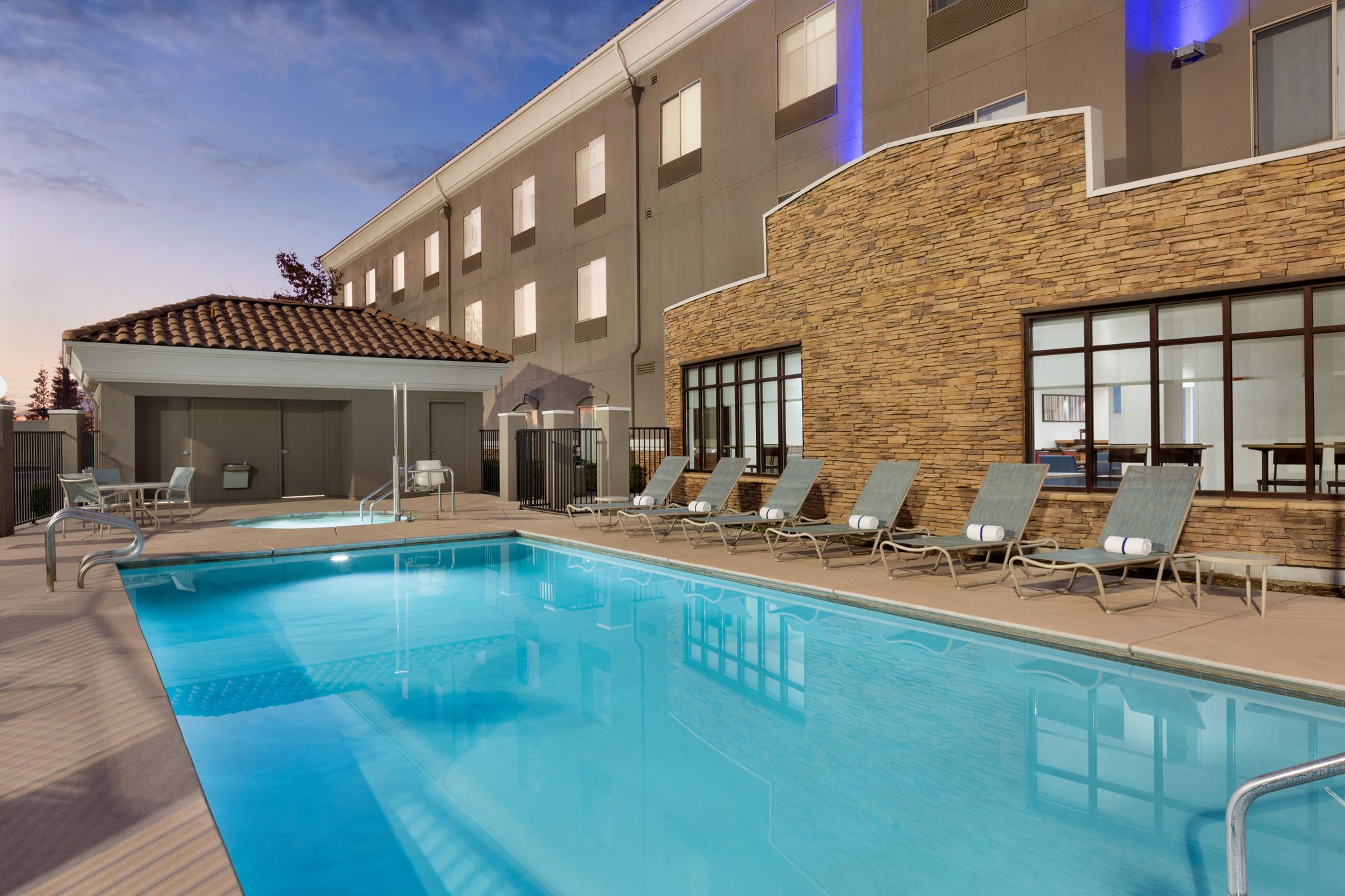 Holiday Inn Express Hotel & Suites Merced - Tap to explore photos