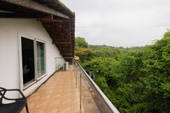 Cozy 1BHK with Balcony and View near Candolim | Hireavilla