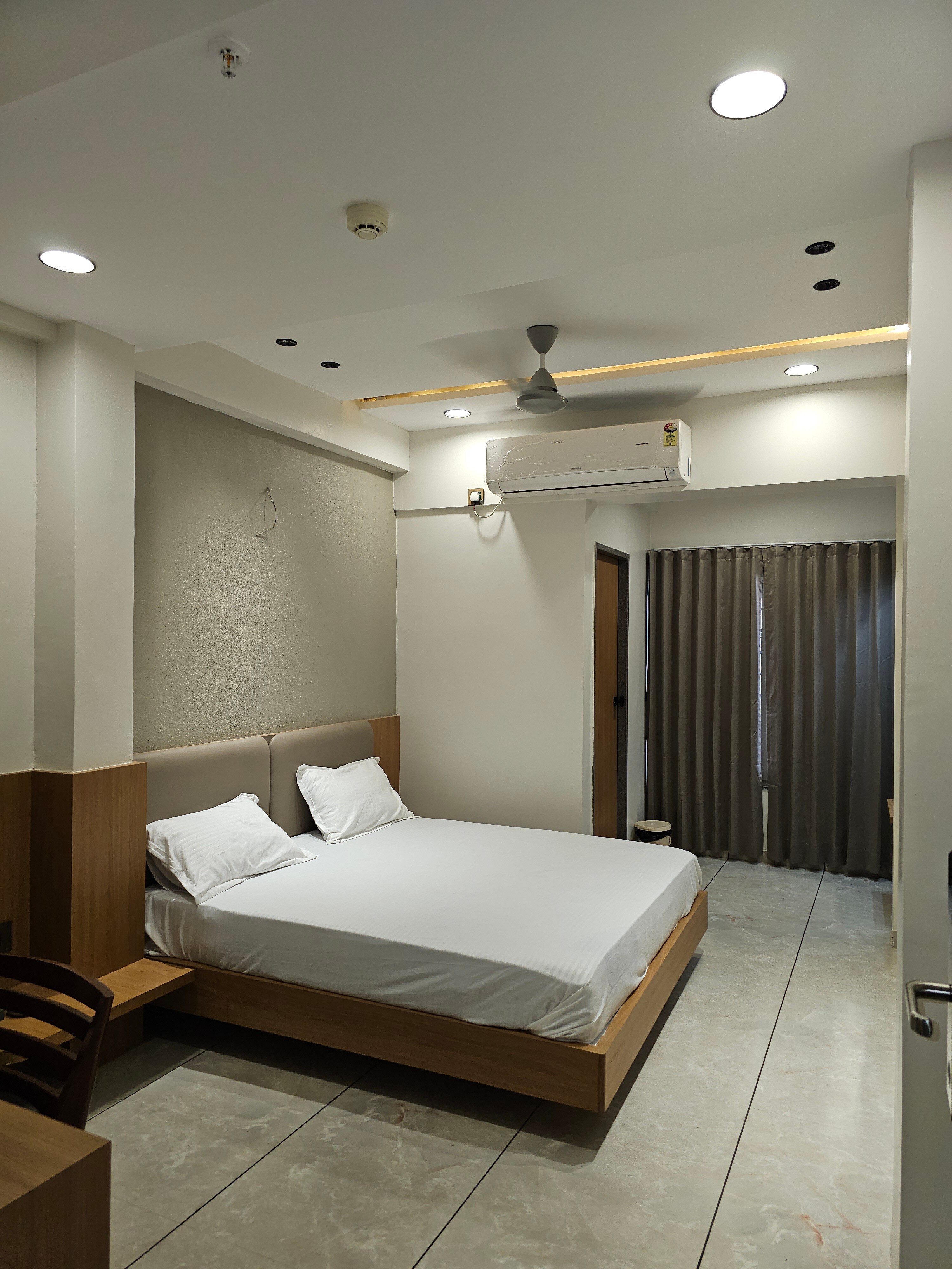 Hotel Banas - Tap to explore photos