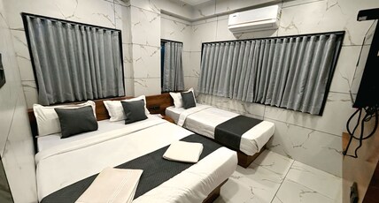 Hotel Shree Hari Teeen batti Chouk Room Type - Deluxe Three Bed