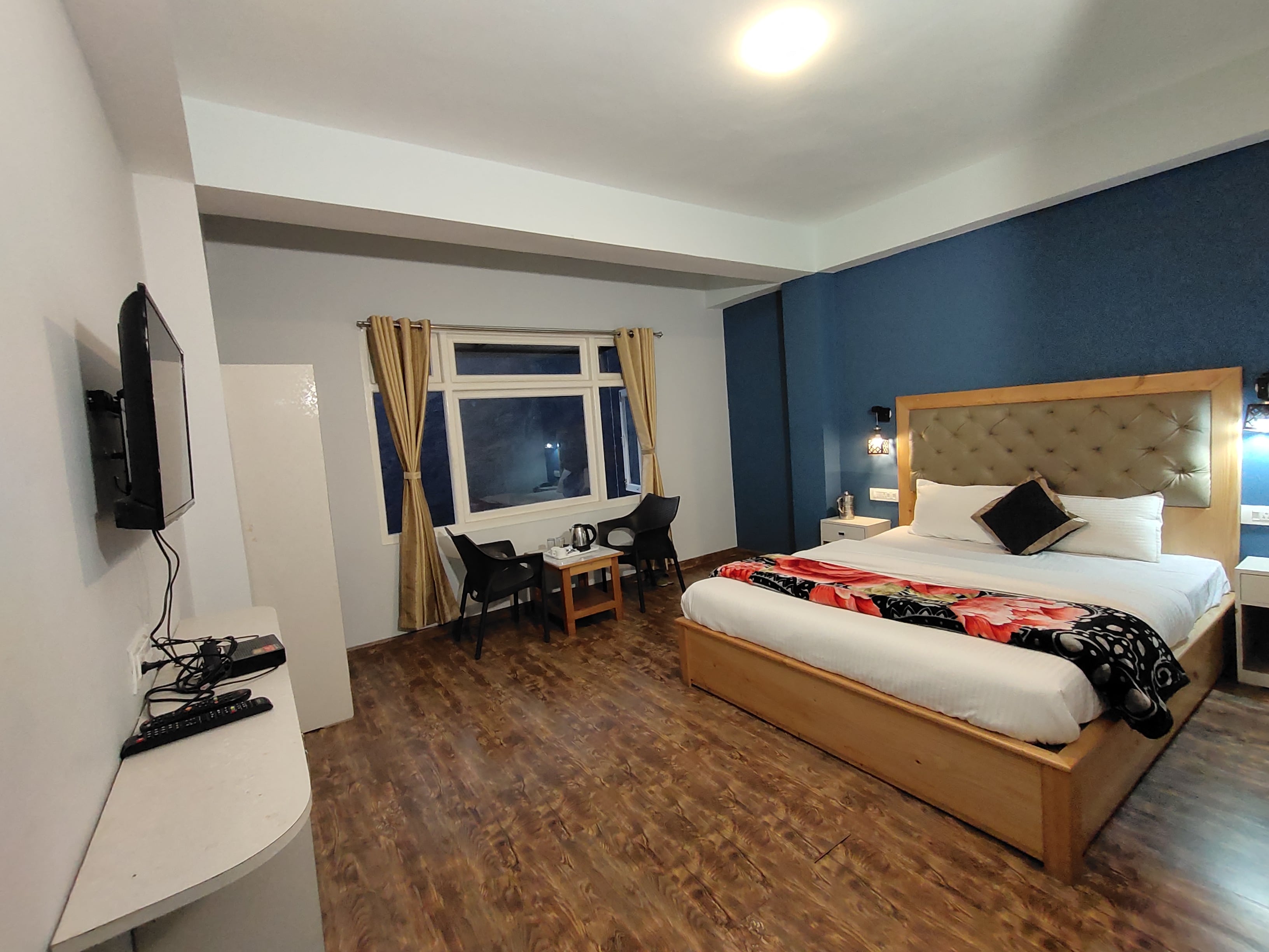 Jain Group Hotel Lachung Eyes - Tap to explore photos