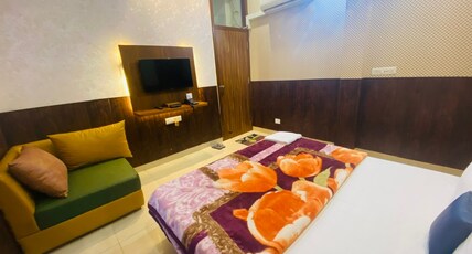 Hotel Sharan Square Room Type - Deluxe Rooms
