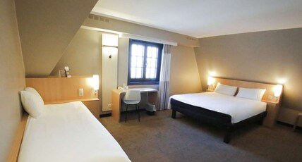 ibis Brussels off Grand Place Room Type - Standard Room with 1 double bed and one single bed ibis Brussels off Grand Place Room Type - Standard Room with 1 double bed and one single bed