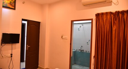 R.M. Guest House Room Type - Deluxe AC