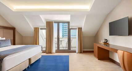 TRYP By Wyndham Istanbul Sisli Hotel Room Type - 1 Queen Bed, Junior Suite, Non-Smoking