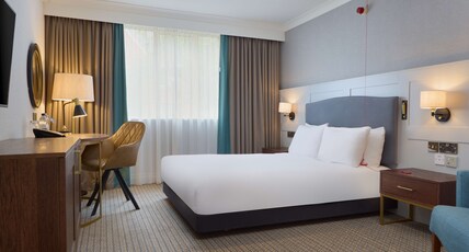 Hilton St Anne's Manor, Bracknell Room Type - QUEEN ACCESSIBLE ROOM
