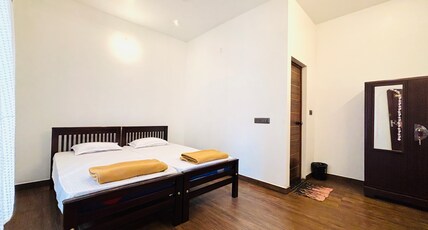 Fort Divine Room Type - Deluxe Twin AC Room(Pink)